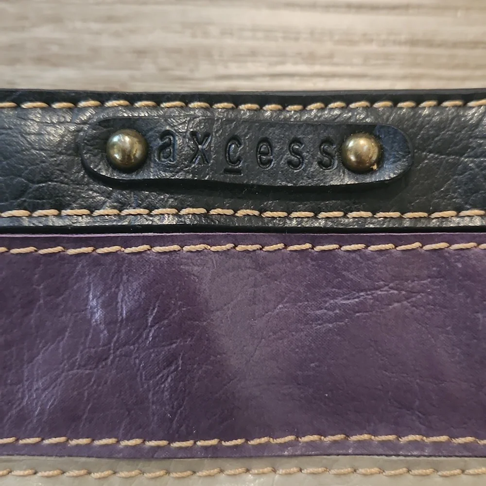 Axcess by Liz Claiborne Purse/Crossbody - Picture 3 of 9